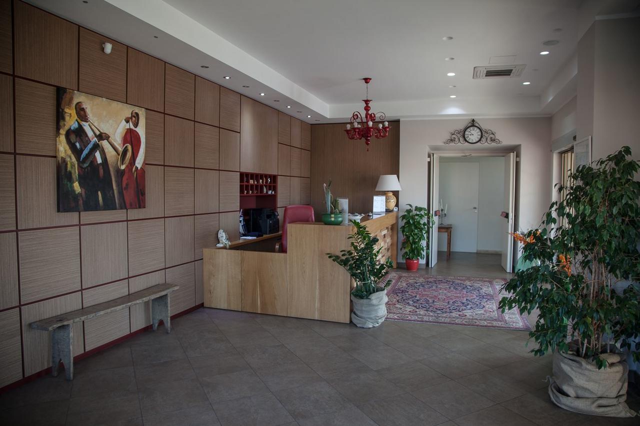 Giga Hotel Villa Santa Lucia Exterior foto